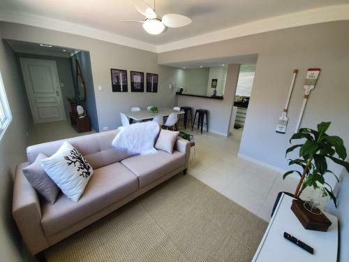 Lindo Apartamento Enseada At� 6 Pessoas - 2 Quartos - 200mt Da Praia