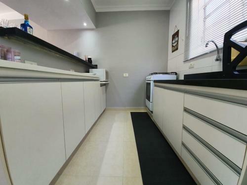 Lindo Apartamento Enseada At� 6 Pessoas - 2 Quartos - 200mt Da Praia