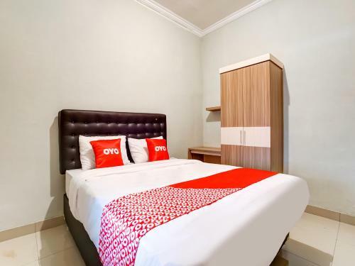 Hotel Vaccinated Staff - Oyo 90174 Ebarly Syariah