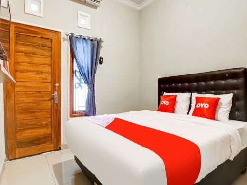 Hotel Vaccinated Staff - Oyo 90174 Ebarly Syariah