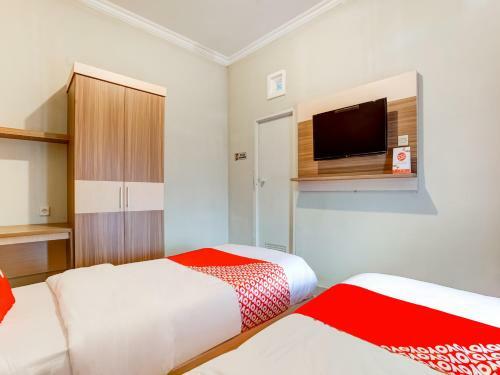 Hotel Vaccinated Staff - Oyo 90174 Ebarly Syariah