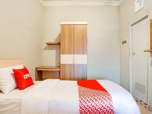 Hotel Vaccinated Staff - Oyo 90174 Ebarly Syariah