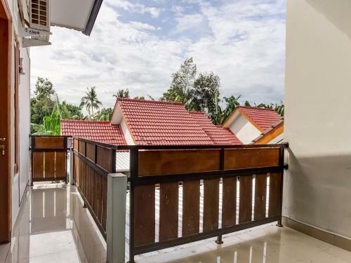 Hotel Vaccinated Staff - Oyo 90174 Ebarly Syariah