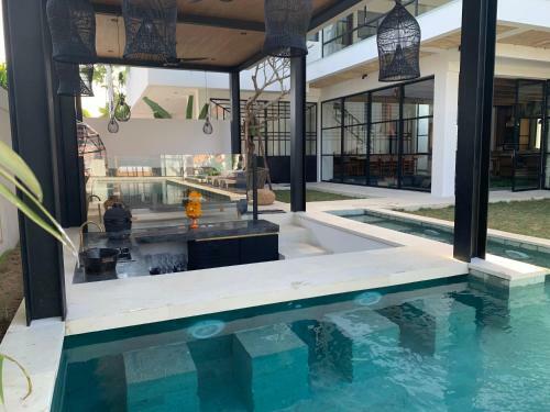 Villa Mosaic - Stunning Designed Spacious Villa - Center Canggu
