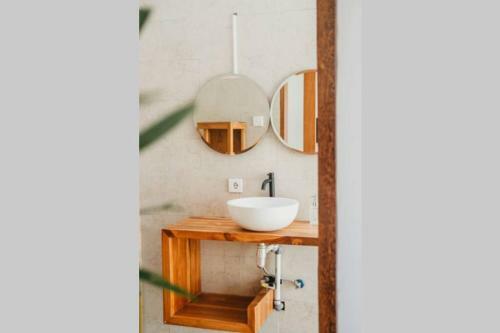 Kiki Village Bathtub