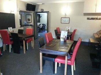 Hostal The Cross Inn
