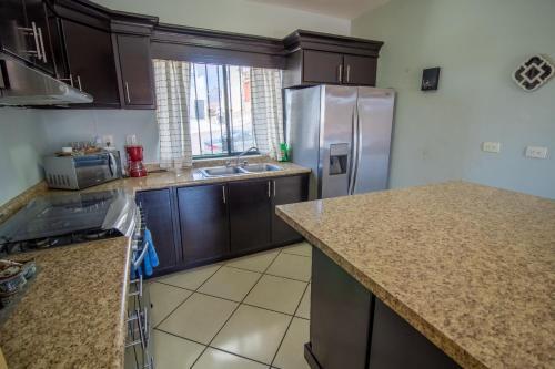 New Home W Private Pool Alberca