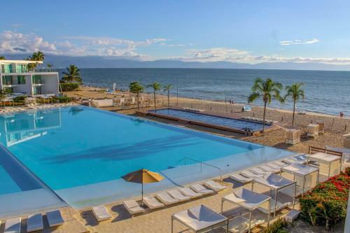 Apartamento Condo Frontbeach, Pool