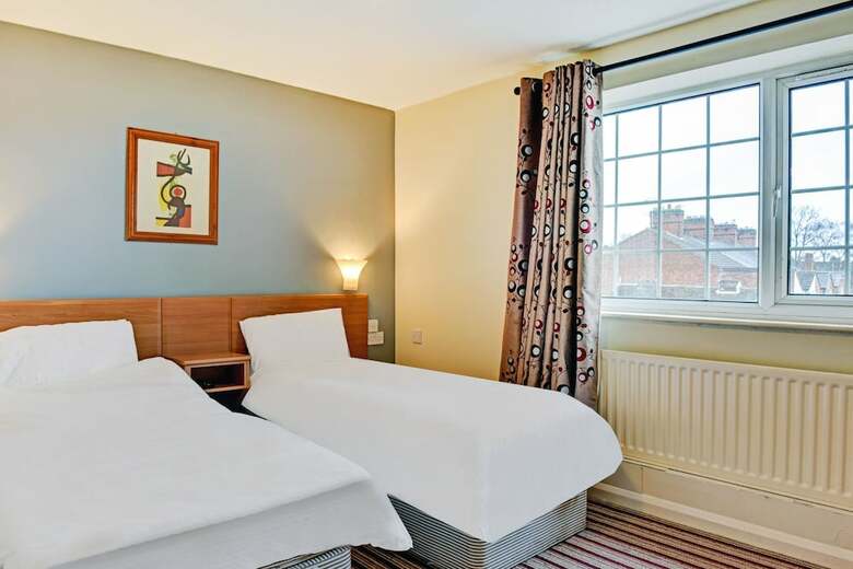 Hotel Oyo Shilton Inn