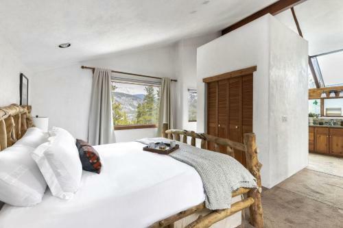 Treehouse - Secluded Mountain Cabin W Hot Tub & Treehouse
