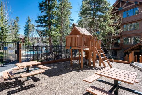Mountain Thunder 5110 Snowflake Condo Ski In Great Breck Location