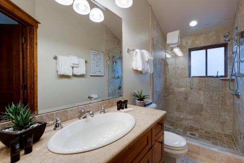 Ridge Street Chalet Home A Historic District Charm