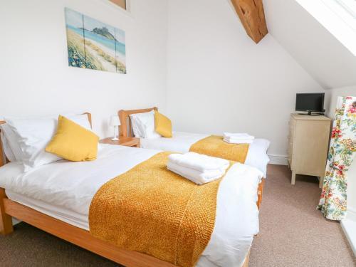 Woodthorpe Cruck Cottage
