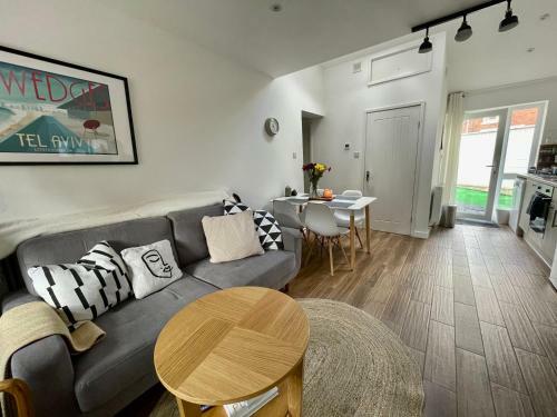 The Corner House - Modern Chesterfield Town Centre Apartments
