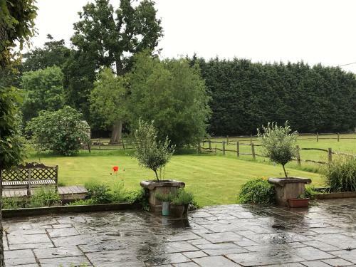 Prestwick Oak - Open Plan 2 Double Ensuite Rural Oak Framed House Sleeps 4 Plus Aonb
