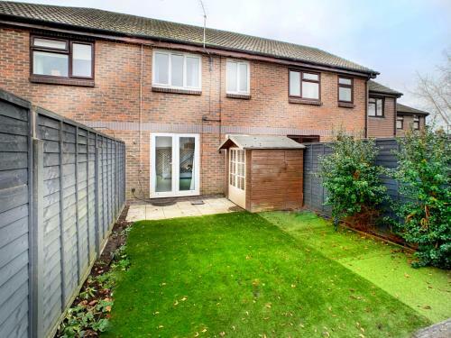 Apartamento 2 Bed House With Garden, Woking