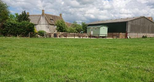 Apartamento Shepherds Hut On A Cotswold Farm Near Castle Combe
