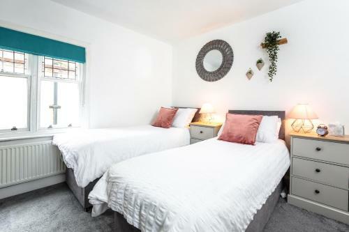 Beautiful City Centre Cottage - Within City Walls