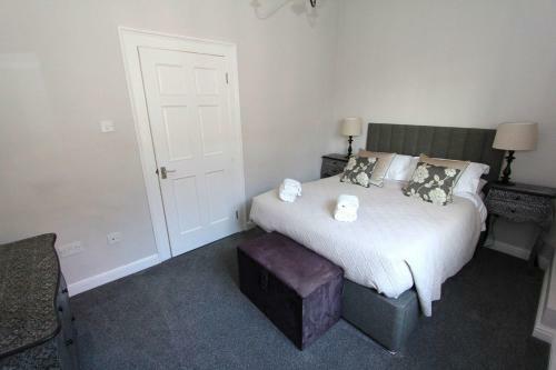 Character Apartment With Views Over City Centre & The Historic Rows