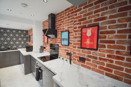 Central Stays - Luxury 3 Bedroom House In Central Chester