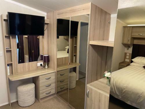 Auroras Dream Lodge - Hoburne Cotswolds Holiday Park