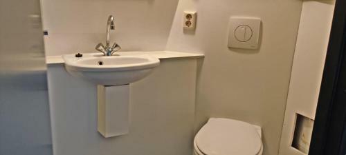 Hotelhuisje Warmenhuizen #d