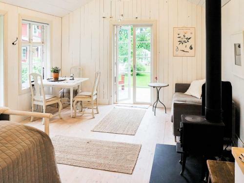 Holiday Home �rebro