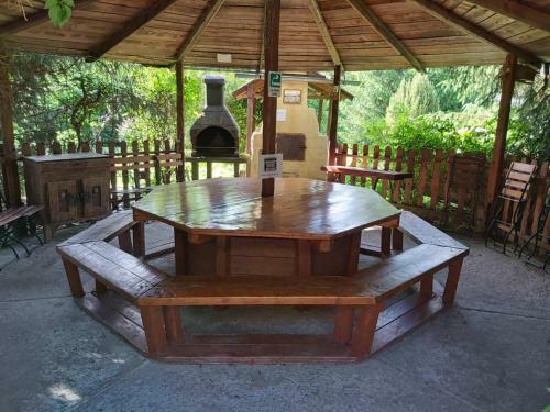 Bungalow Camping Edelweiss - Floare de Colt - Gyop�r