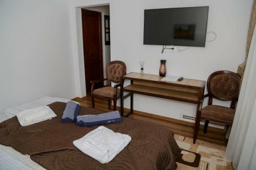 Hostal Pensiunea 2 A-mici