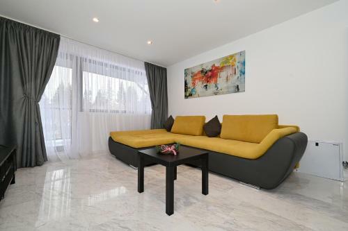 R&b Apartments