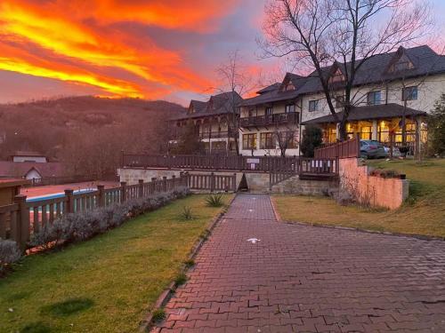 Hotel Pension Casa Cu Tei