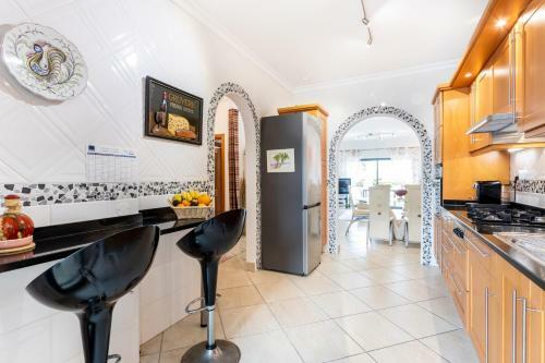 Great 2 Bedroom Apartment With Communal Pool