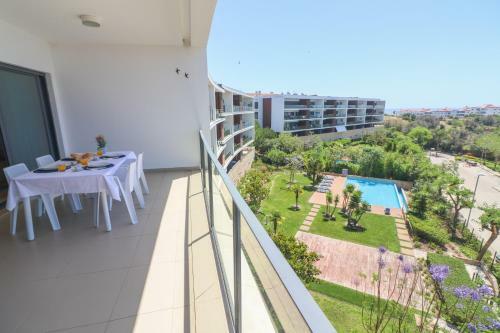 Apartamento Mc Suites Lagos With Pool And Sea View