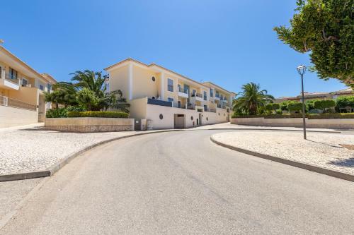 Santa Maria Apartment At Porto de Mos Beach