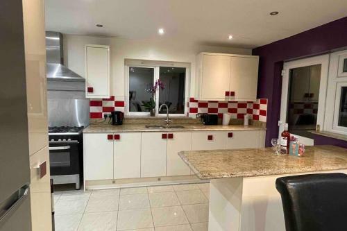 Villa 3 Bed Detached Bungalow With Big Garden