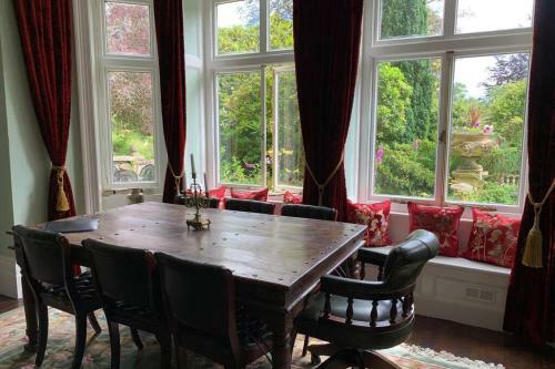 Luxurious Apartment In Historic Mansion - Sleeps 7