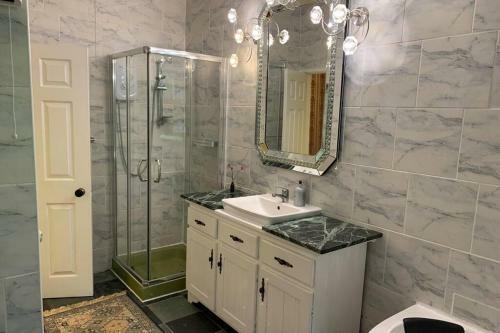 Luxurious Apartment In Historic Mansion - Sleeps 7
