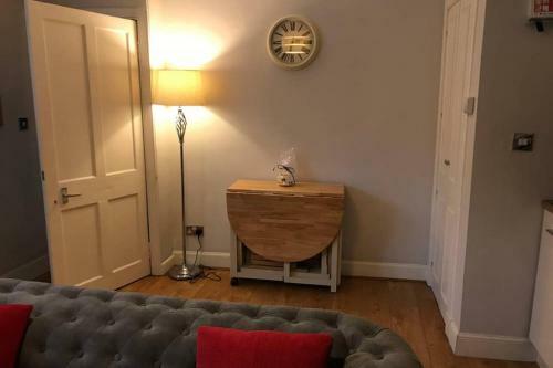 8a Tweed Cottage, Just Off The High St In Peebles
