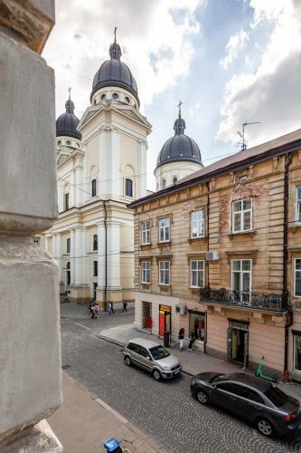 Three Bedroom Apartment On Rynok Square