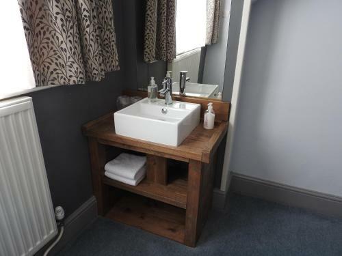 Hostal Riverside Cottage