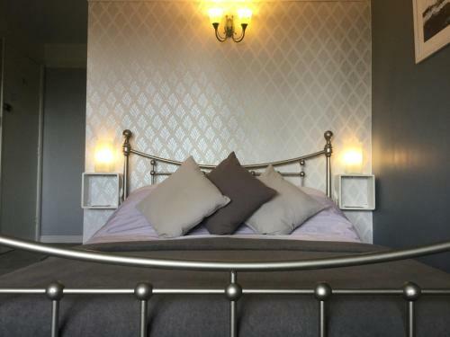 Hostal Riverside Cottage