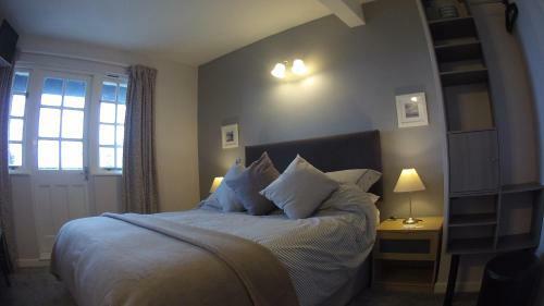 Hostal Riverside Cottage