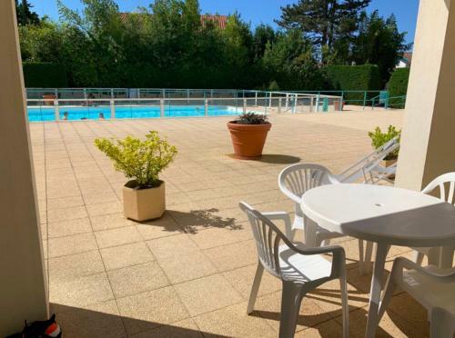 Apartamento T2 Terrace On The Ground Floor-pool-golf-park