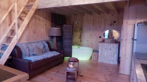 Cabanes Flottantes Et G�tes Au Fil de L'eau