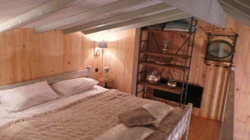 Cabanes Flottantes Et G�tes Au Fil de L'eau