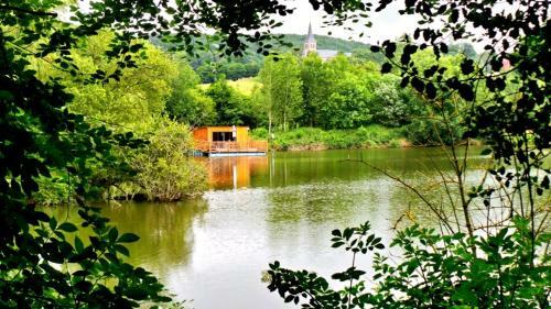 Cabanes Flottantes Et G�tes Au Fil de L'eau