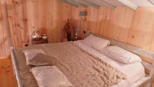 Cabanes Flottantes Et G�tes Au Fil de L'eau