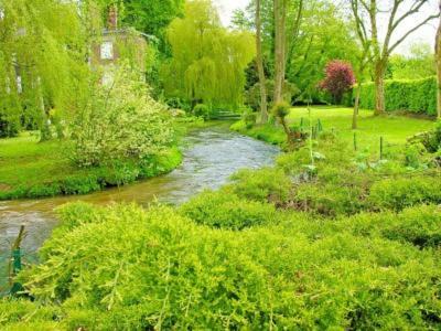 Cabanes Flottantes Et G�tes Au Fil de L'eau