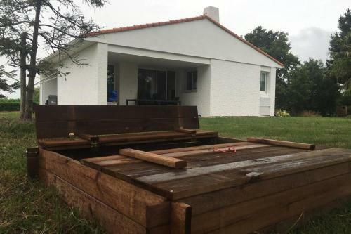 Maison de Vacances Avec Spa � Commequiers, 10 � 12 Personnes