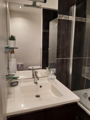 Apartamento F2 Avec Terrasse Sud, Parking, Wifi Courseulles
